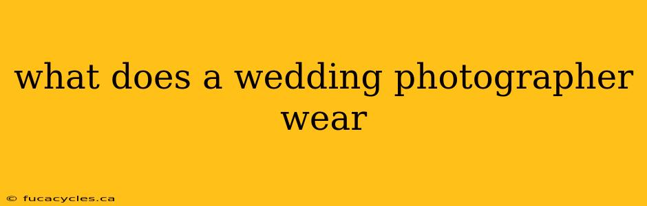 what does a wedding photographer wear